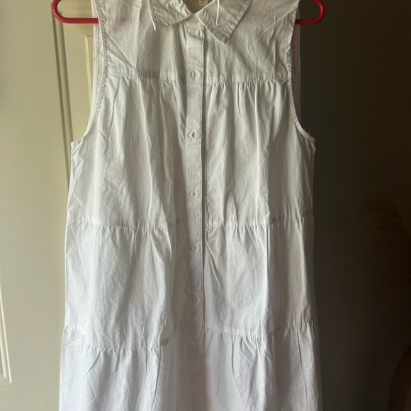 Sleeveless White Button-Up tunic - Picture 1 of 3